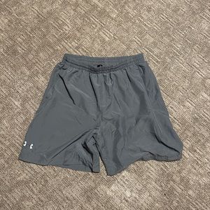 Fitted under armor training shorts
